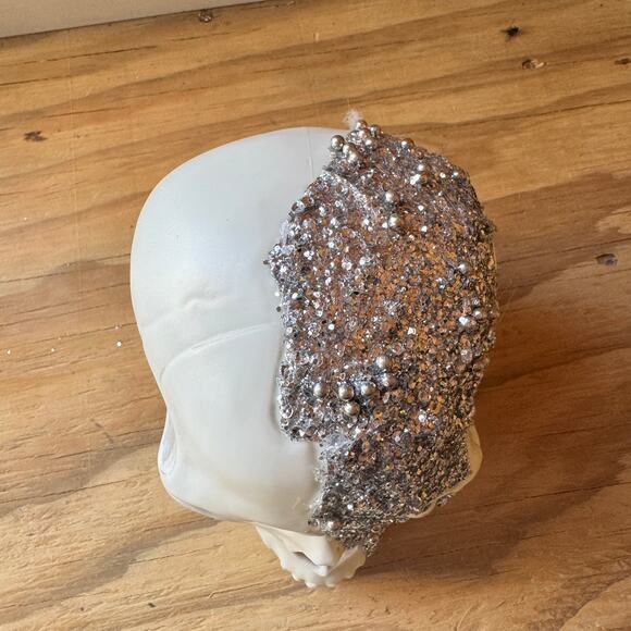 Halloween Skulls White Jeweled Plastic Set of 2 New - Picture 5 of 5